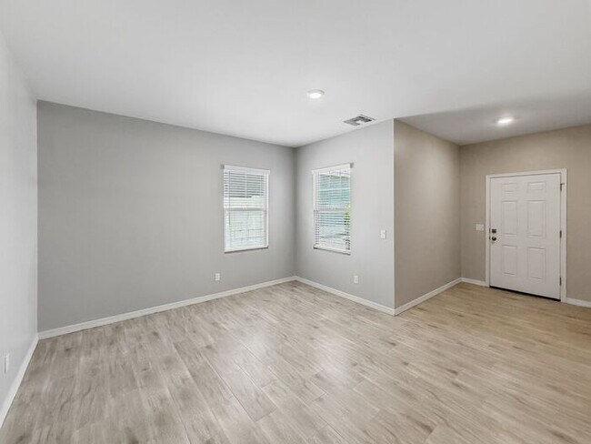 Foto del edificio - Home in Litchfield Park at Canyon Views! 5bd 4.5ba