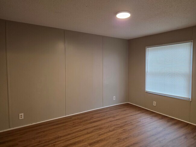 Foto del edificio - 2956 Lake Park Rd