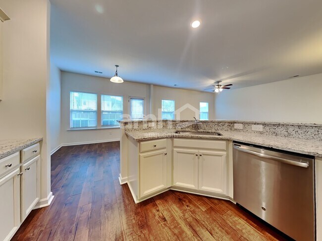 Foto del edificio - 636 Redbud Ln