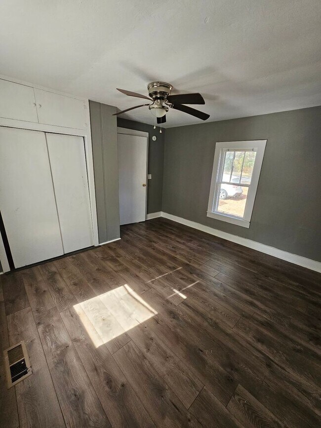 Foto del edificio - 3 Bed 1 Bath - Florence, AL (Near Cloverdale)