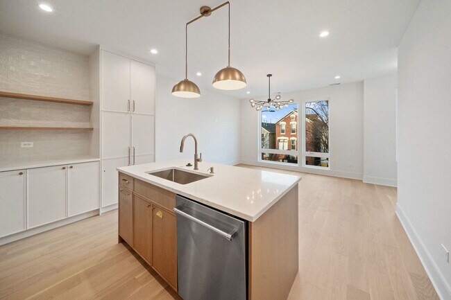 Foto del edificio - 1635 W 21st Pl