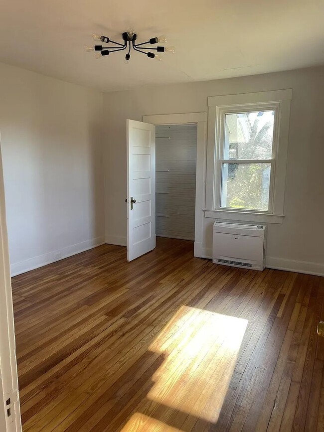Building Photo - Charming Pet-Friendly Belmont Rental Near Downtown