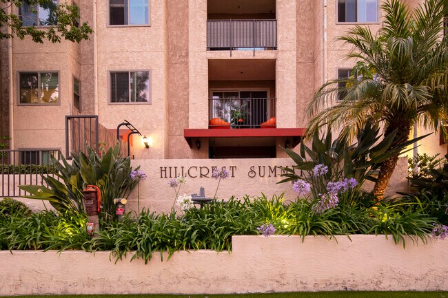 Foto del edificio - Hillcrest Summit Apartments