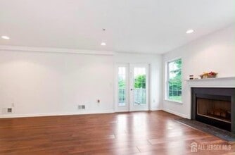Building Photo - 106 Chariot Ct