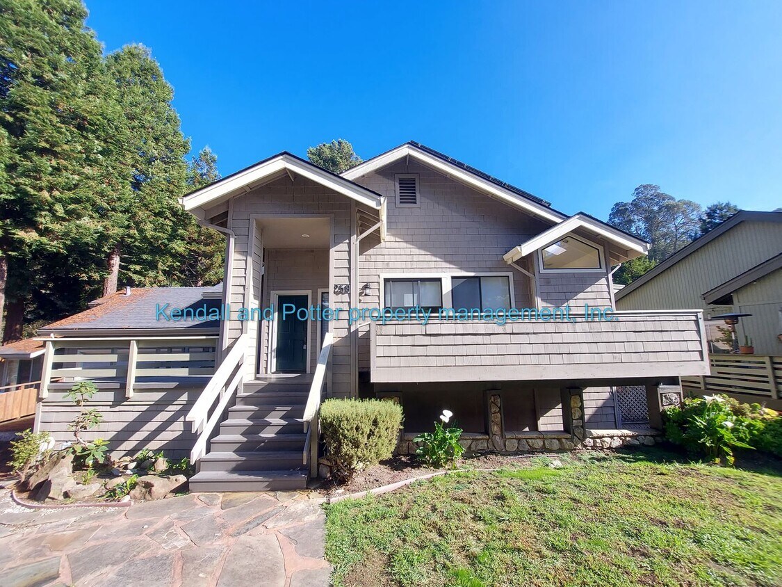 Foto principal - Spectacular 4 bed/3.5 bath Large Home In R...