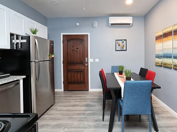 Foto del edificio - 1615 N Santa Rita Ave