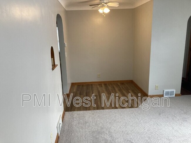 Foto del edificio - 3139 Higgins Ave SW