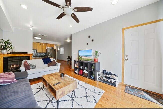 Foto del edificio - 2508 W Division St