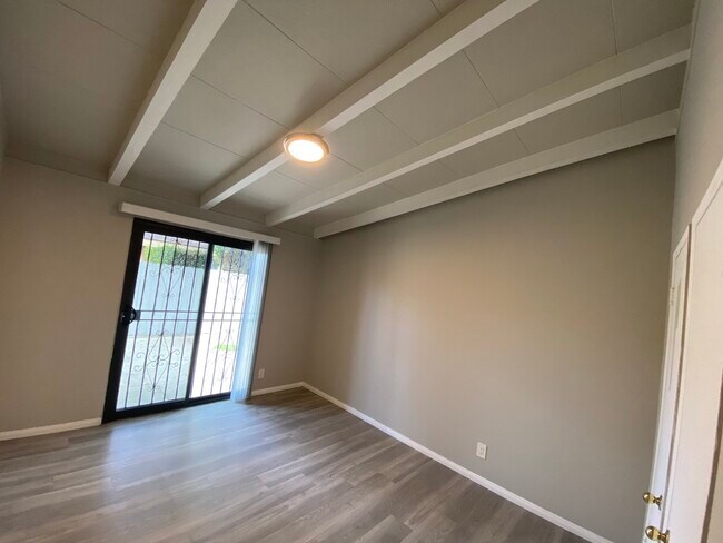 Foto del edificio - 2916 W Century Blvd