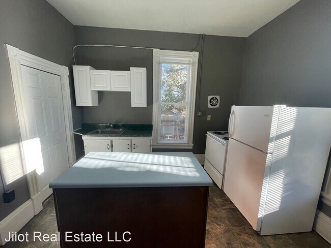 Building Photo - 2 br, 1 bath House - 3825 Church St Unit A