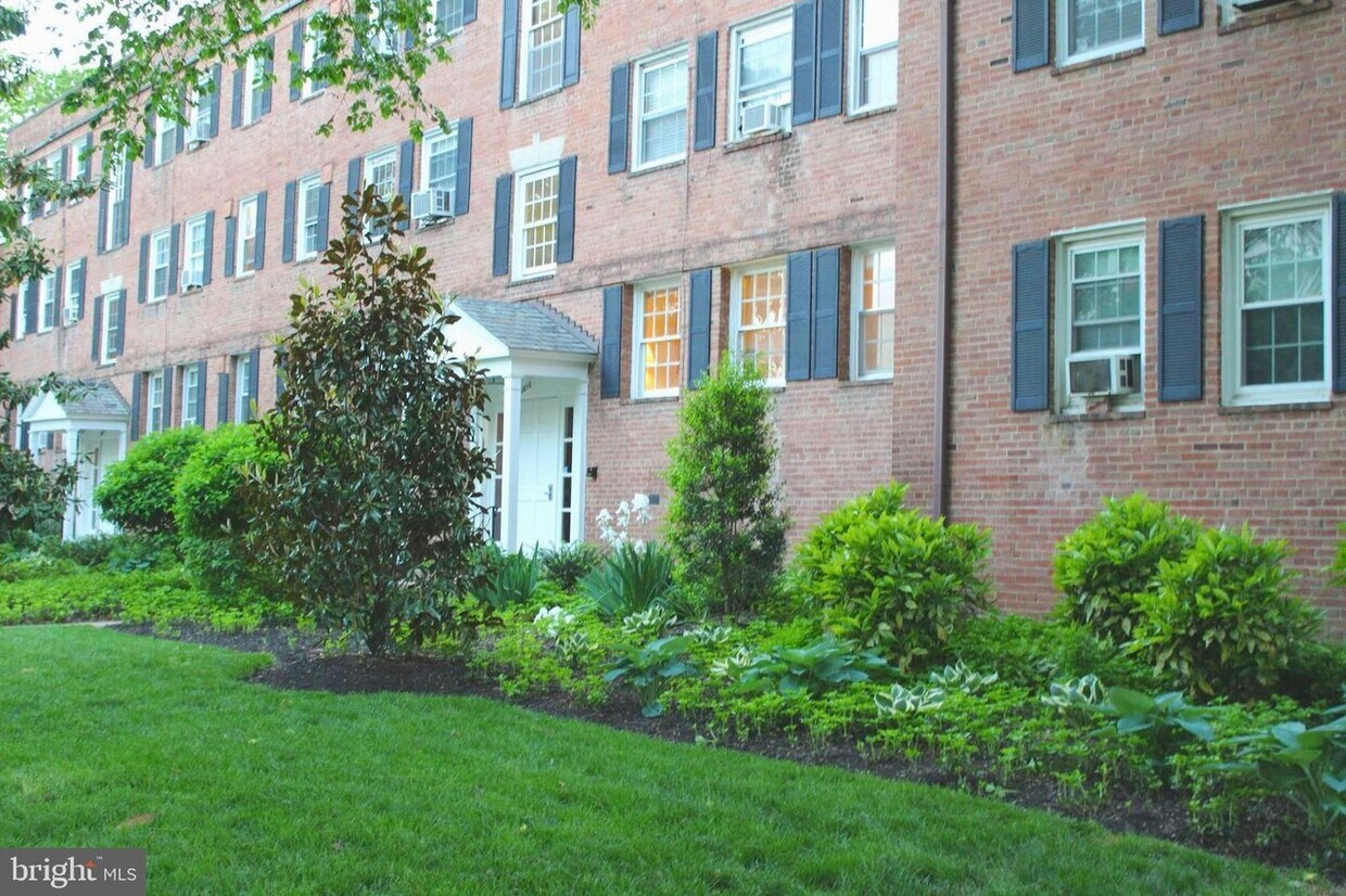 Primary Photo - 5010 Columbia Pike