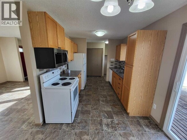 Photo du bâtiment - 2161 Palm Rd S