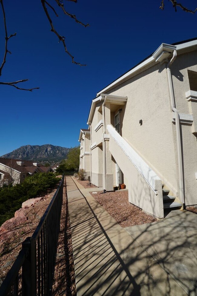 Building Photo - 3895 Strawberry Field Grove, Unit G