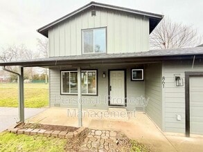 Building Photo - 861 14th St