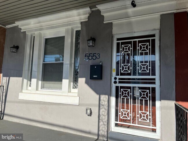 Foto del edificio - 5553 Larchwood Ave