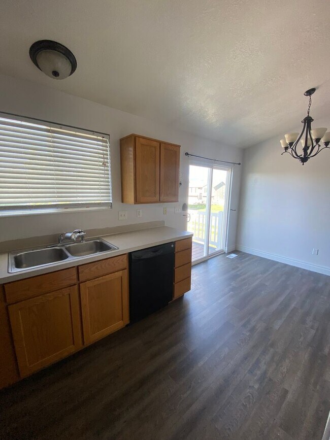 Building Photo - 3 Bed 2 Bath House for Rent in Syracuse