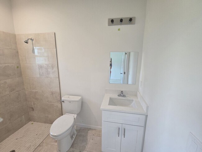 Building Photo - BRAND NEW HOME-2/2/1