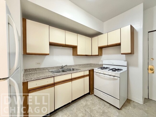 Building Photo - 1540 N Kedzie Ave