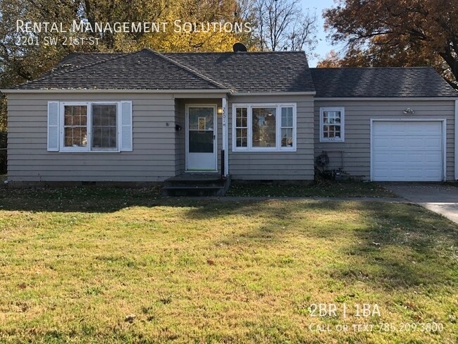 Building Photo - 2201 SW 21st St- 2 BED/1 BATH