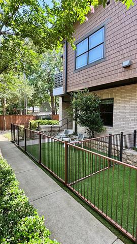 Foto del edificio - 5607 Belmont Ave