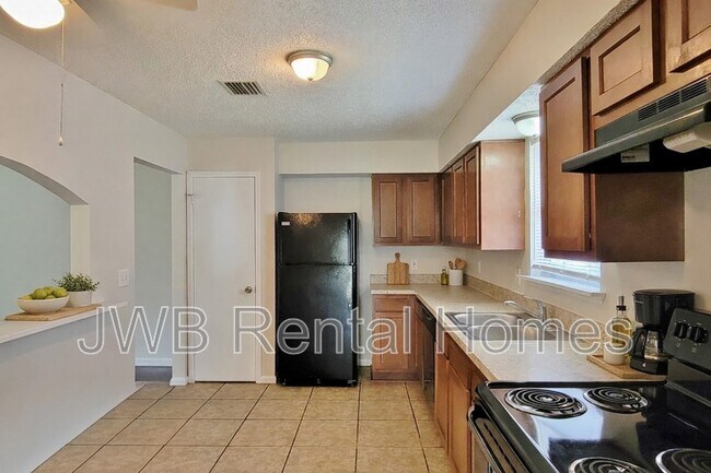 Foto del edificio - 6016 Gulf Rd W