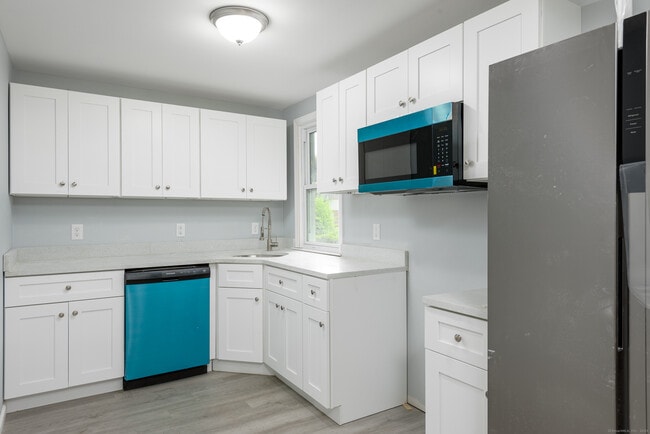 Building Photo - 37 Martin St