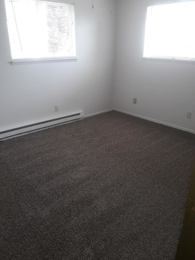 Building Photo - 704 Norman Ave NE