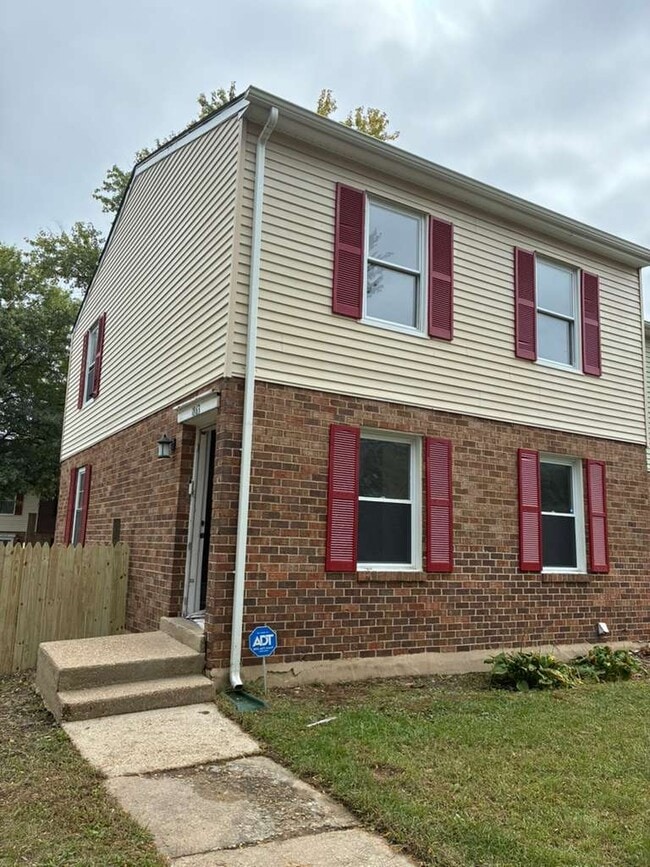 Hawk Court - Hawk Court House