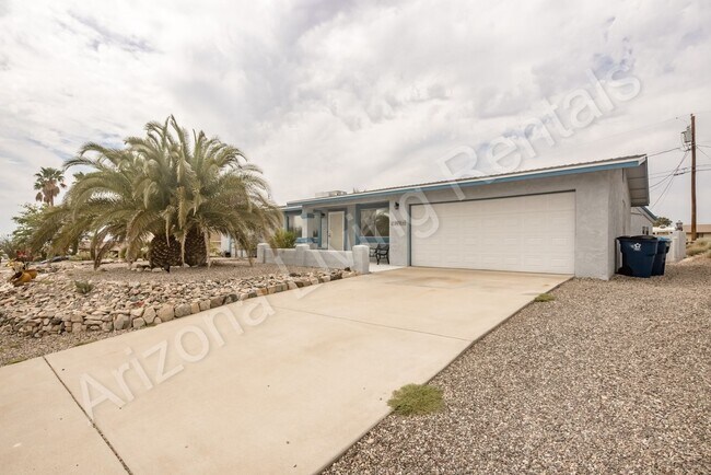 Building Photo - 3 BEDROOM POOL HOME WITH CASITA