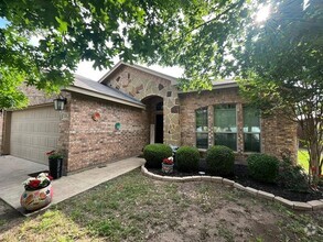 Building Photo - 221 Spring Hollow Dr