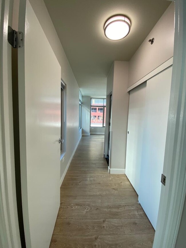 Building Photo - 425 W Beech St