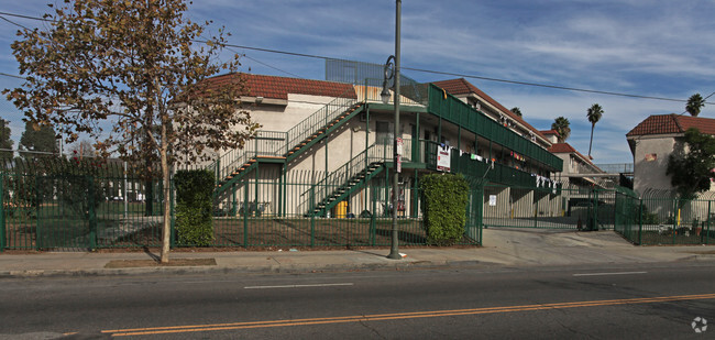 Building Photo - 135-145 W Avenue 26