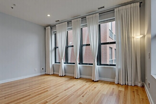 Foto del edificio - 2 S Leavitt St