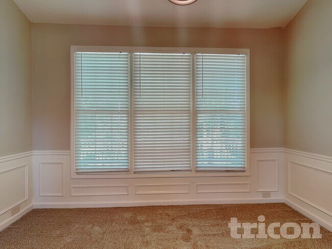 Building Photo - 1017 Chatsworth Ln