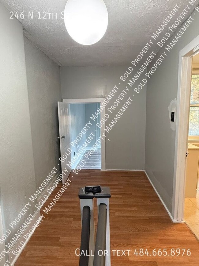 Foto del edificio - 246 N 12th St