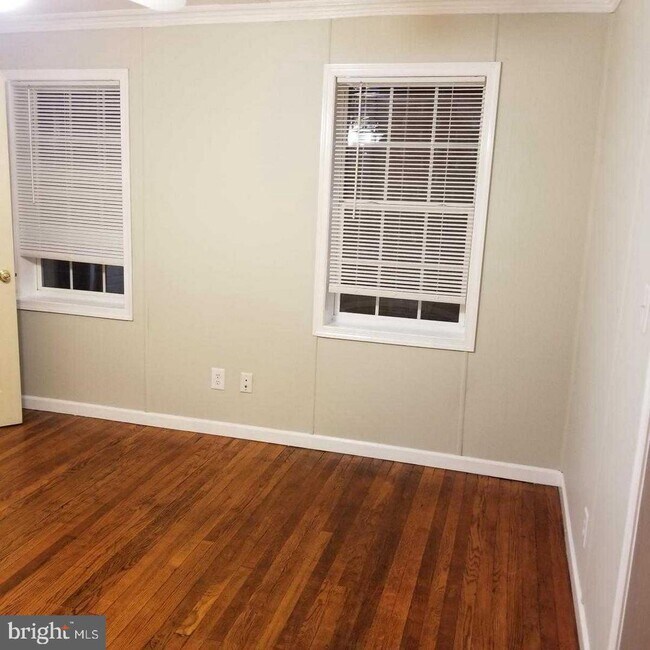 Building Photo - 81 W Main St