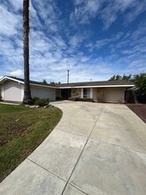 Building Photo - 1727 Loma Dr