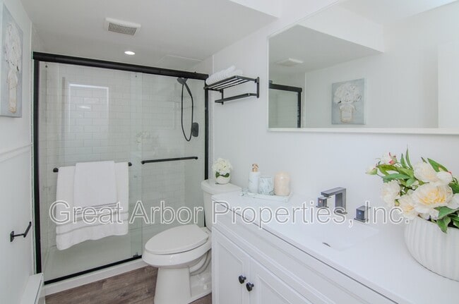 Foto del edificio - 4194 Packard St