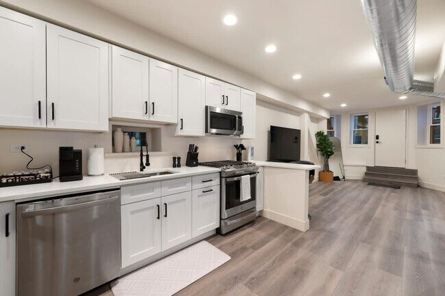 Foto del edificio - 1543 N Claremont Ave
