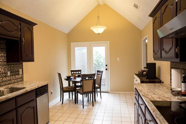 Foto del edificio - 200 Supreme Ct