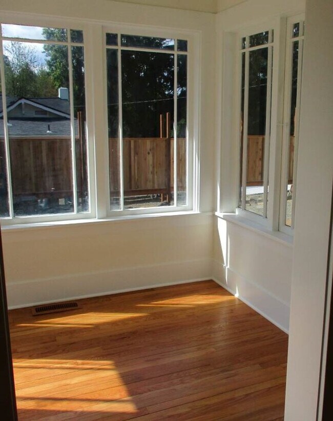 Foto del edificio - 14714 58th Ave NW