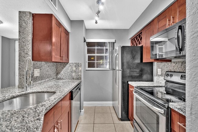 Building Photo - 2890 N Oakland Forest Dr