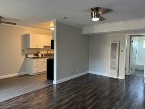 Beach West Apartments Photo