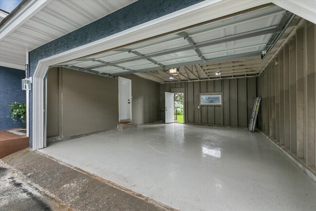 Building Photo - 4835 Drake St