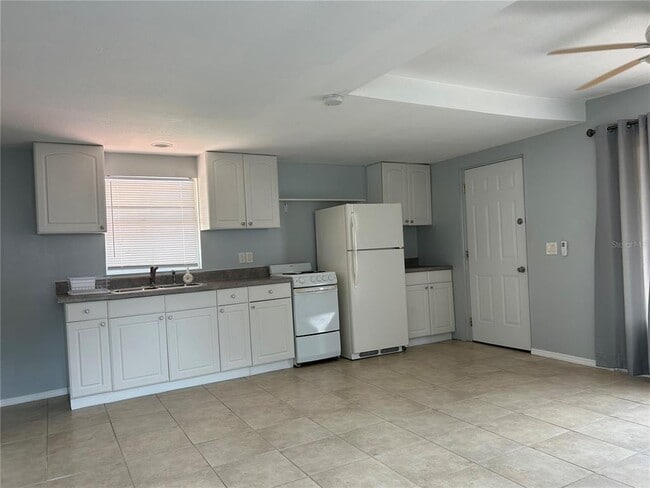 Building Photo - 39029 Kirkland Dr