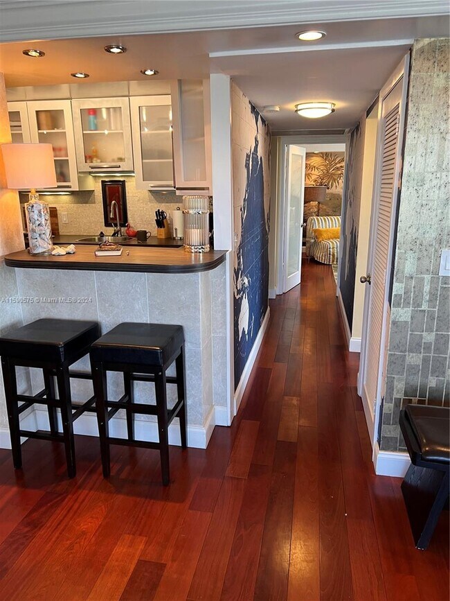 Building Photo - 5838 Collins Ave