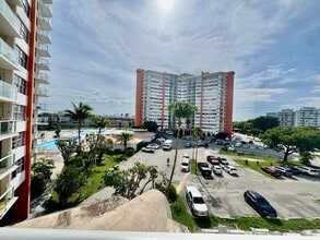 Building Photo - 1301 NE Miami Gardens Dr