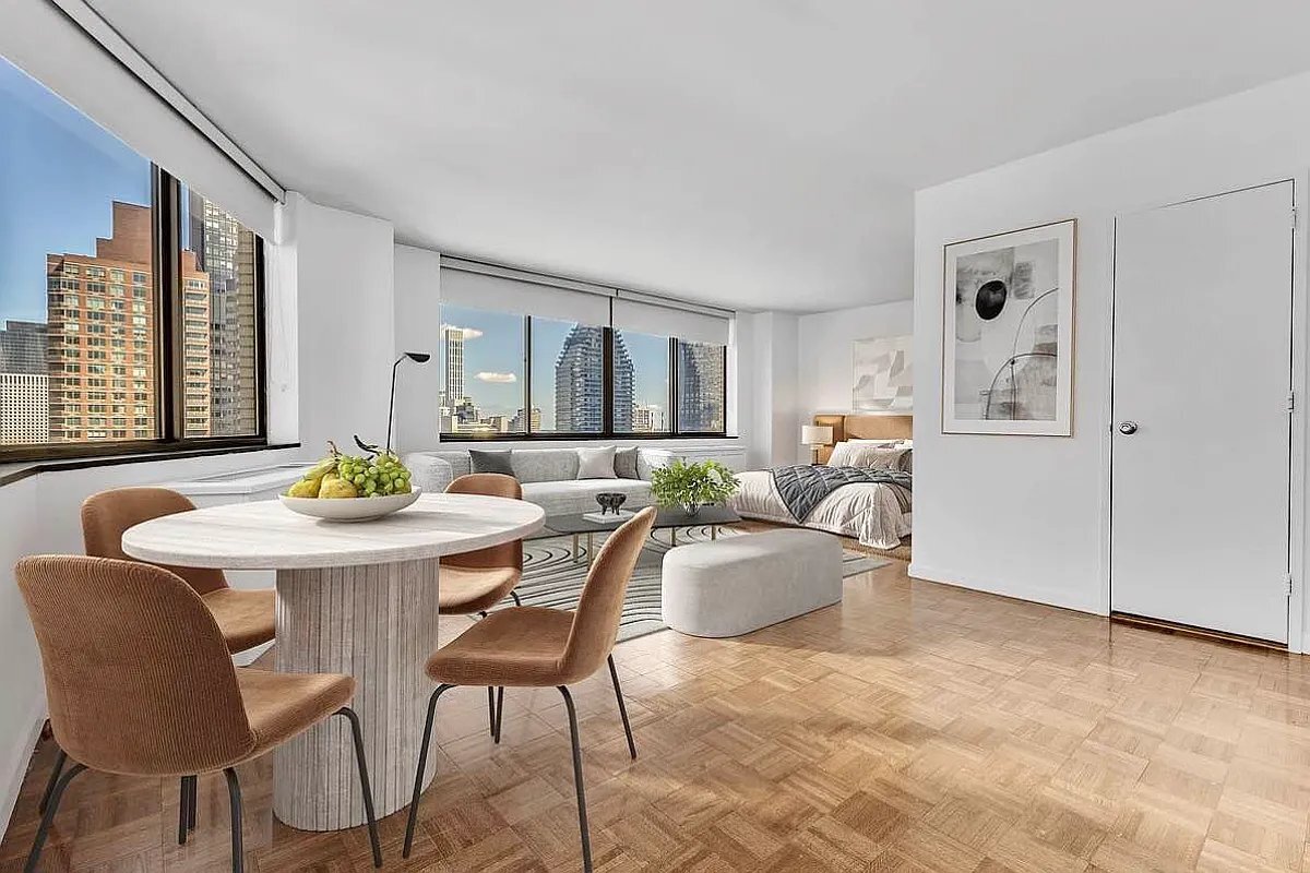 Foto principal - 245 E 44th St