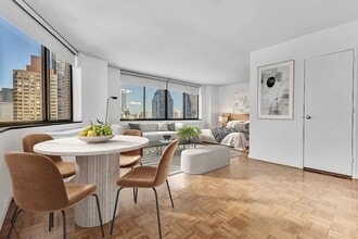 Building Photo - 245 E 44th St