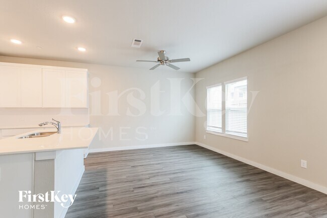Foto del edificio - 18334 W Centro Cir